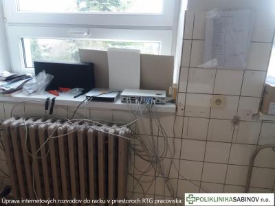 Úprava internetových rozvodov do racku v priestoroch RTG pracoviska. (máj 2020), foto 1 z 6