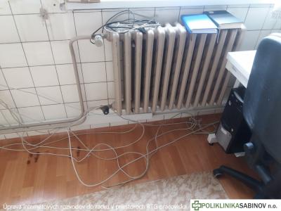 Úprava internetových rozvodov do racku v priestoroch RTG pracoviska. (máj 2020), foto 2 z 6