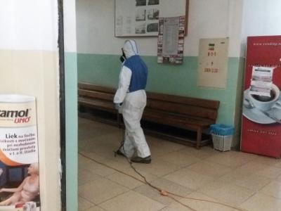 Dezinfekcia priestorov  Polikliniky Sabinov proti COVID-19 , foto 9 z 10